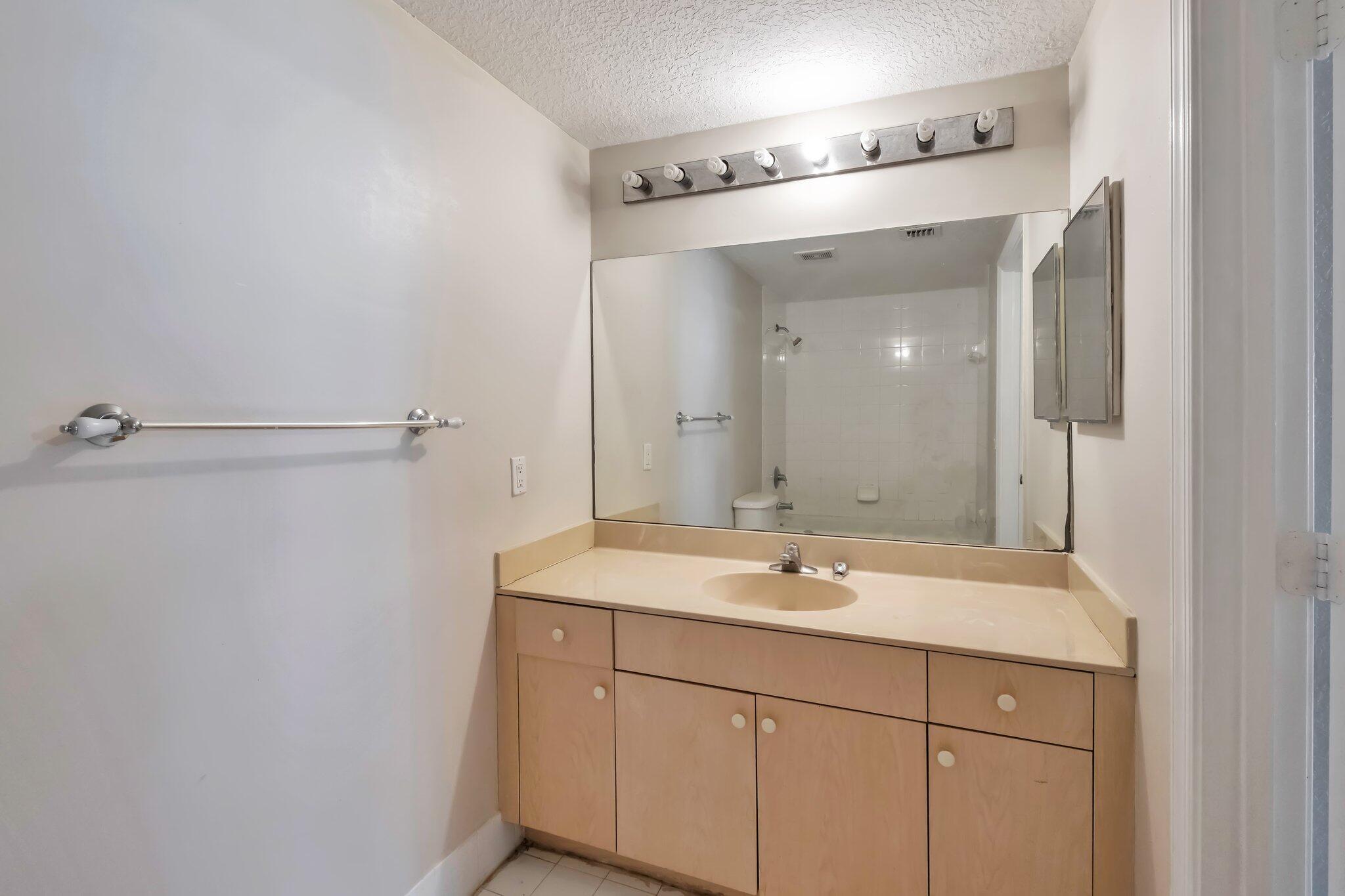 BELVEDERE ISLES CONDO NO 2 - Residential Lease