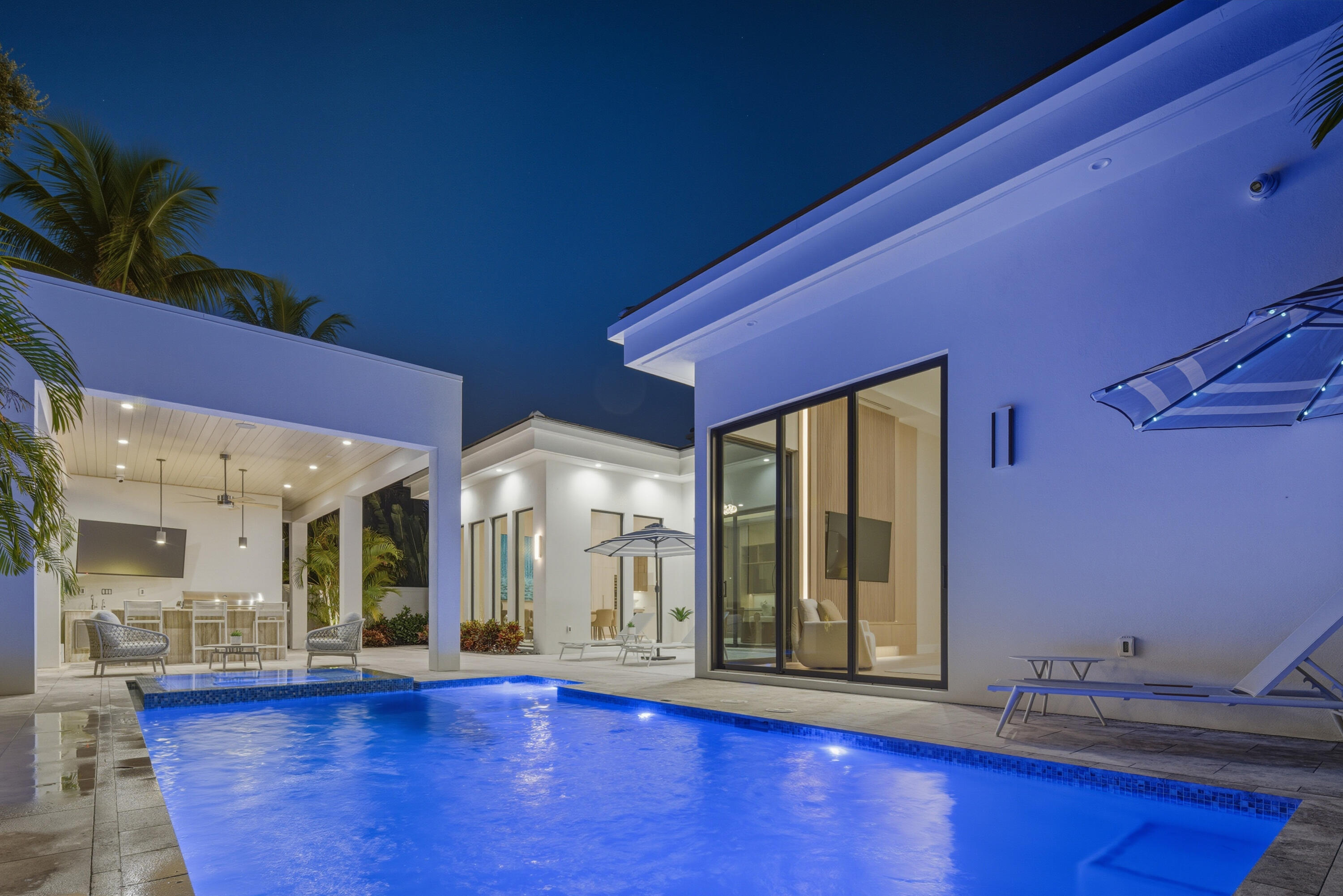 KINGS COURT REPLAT - Residential