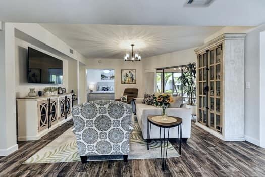 LAKES CONDO - Residential