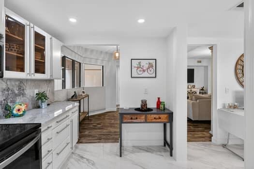 LAKES CONDO - Residential