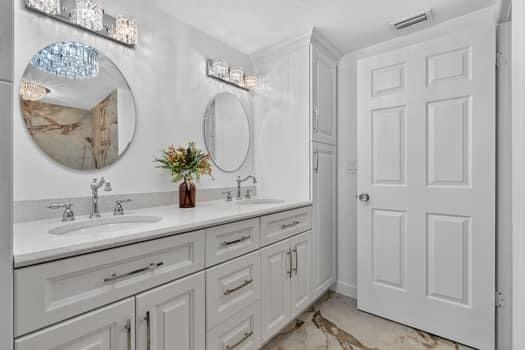LAKES CONDO - Residential