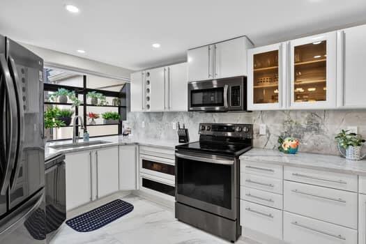 LAKES CONDO - Residential