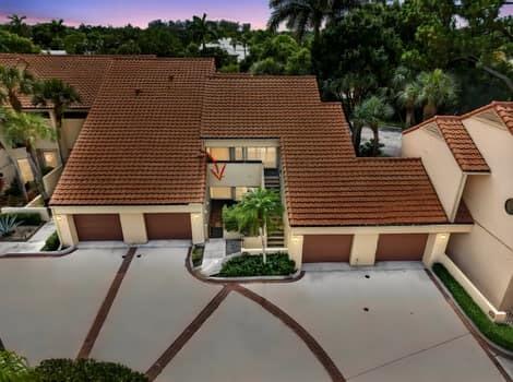 LAKES CONDO - Residential