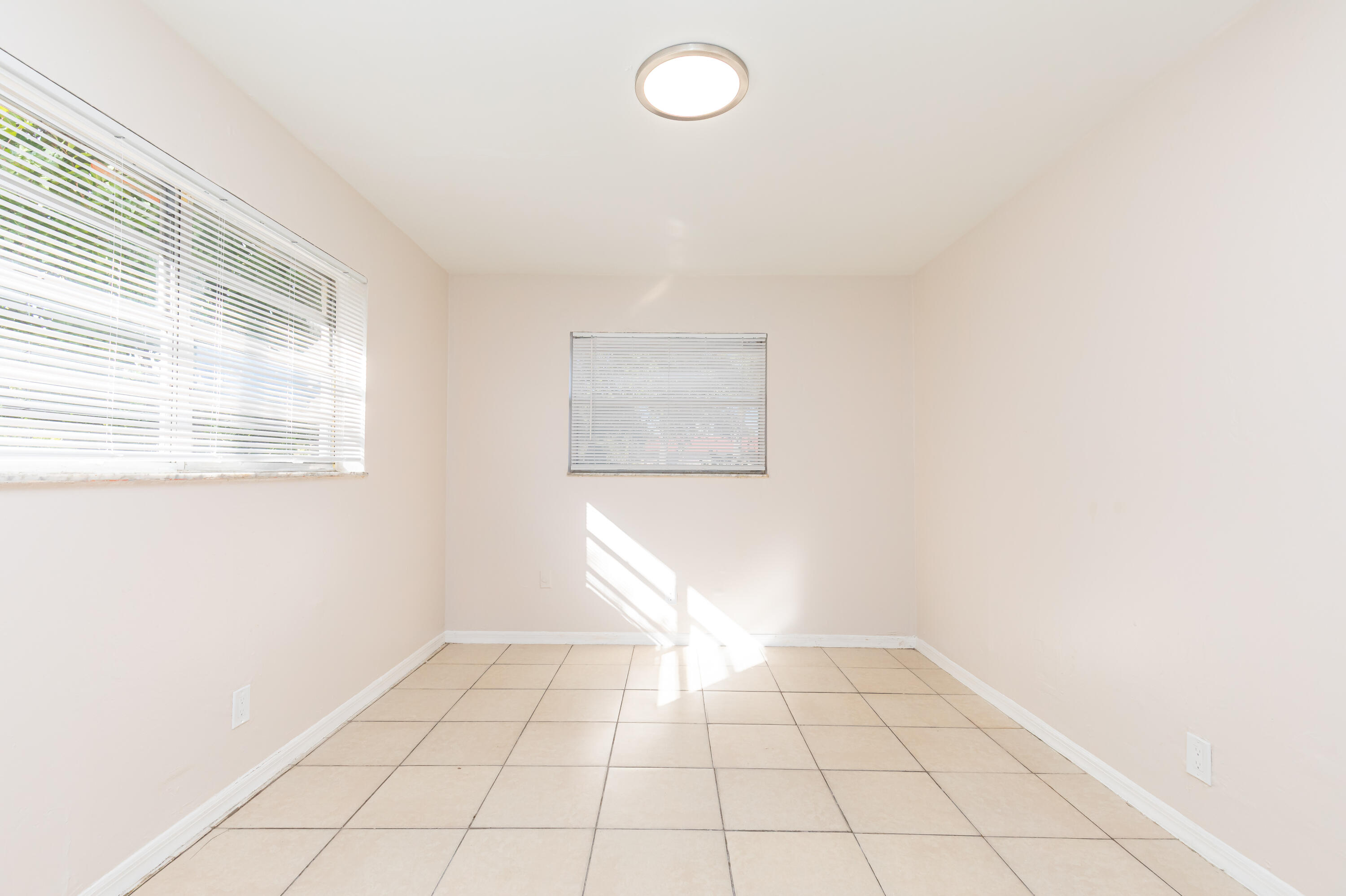 LAUDERDALE NORTH PARK SEC 3 - Residential Lease