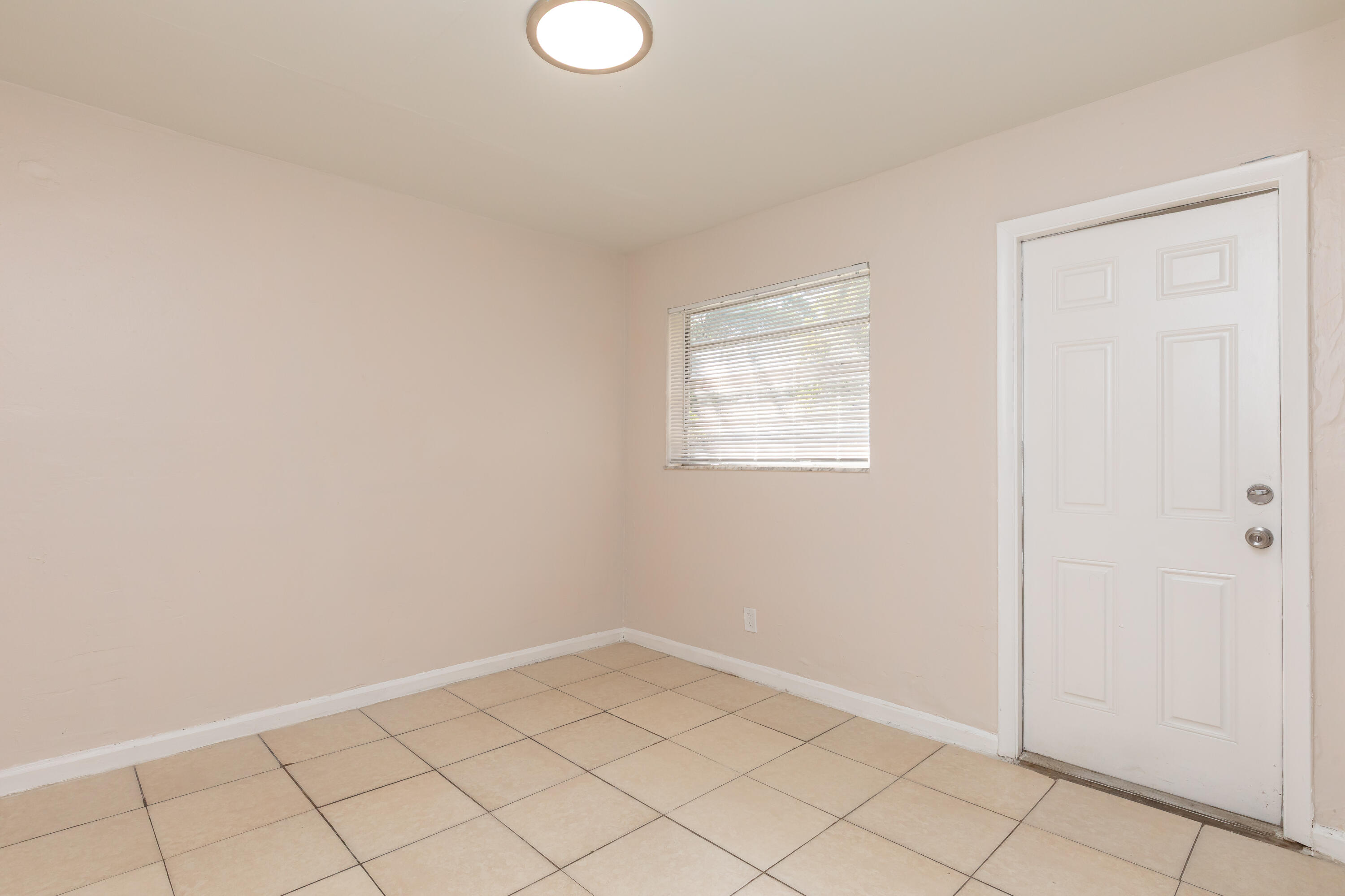 LAUDERDALE NORTH PARK SEC 3 - Residential Lease