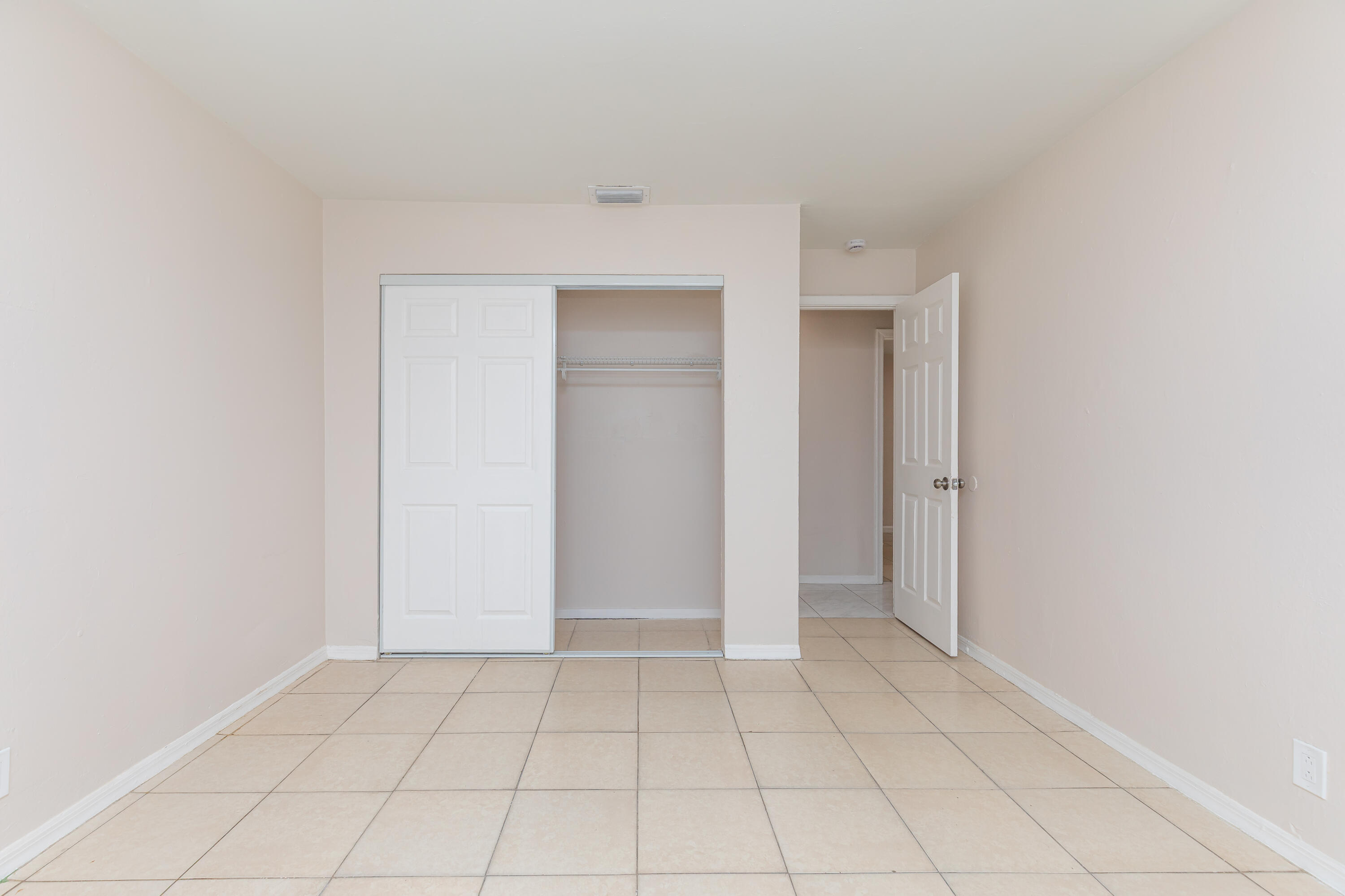 LAUDERDALE NORTH PARK SEC 3 - Residential Lease