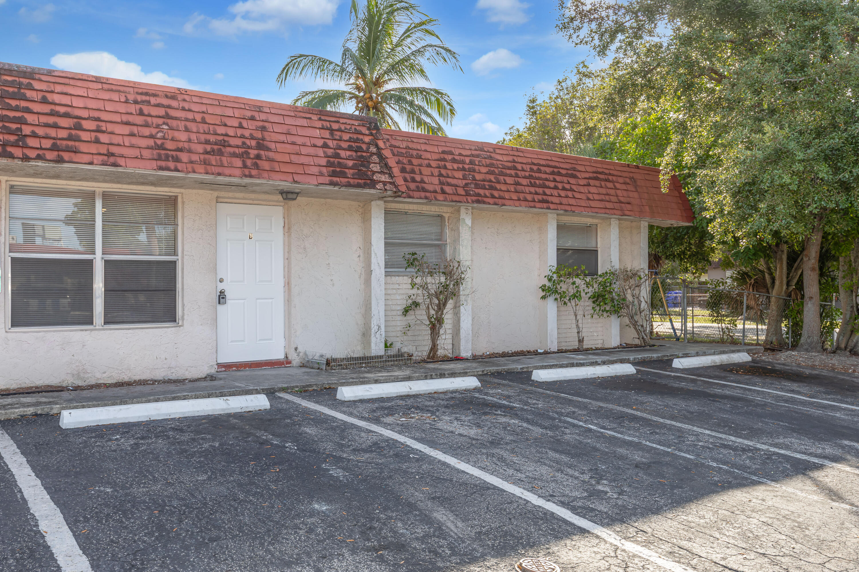 LAUDERDALE NORTH PARK SEC 3 - Residential Lease