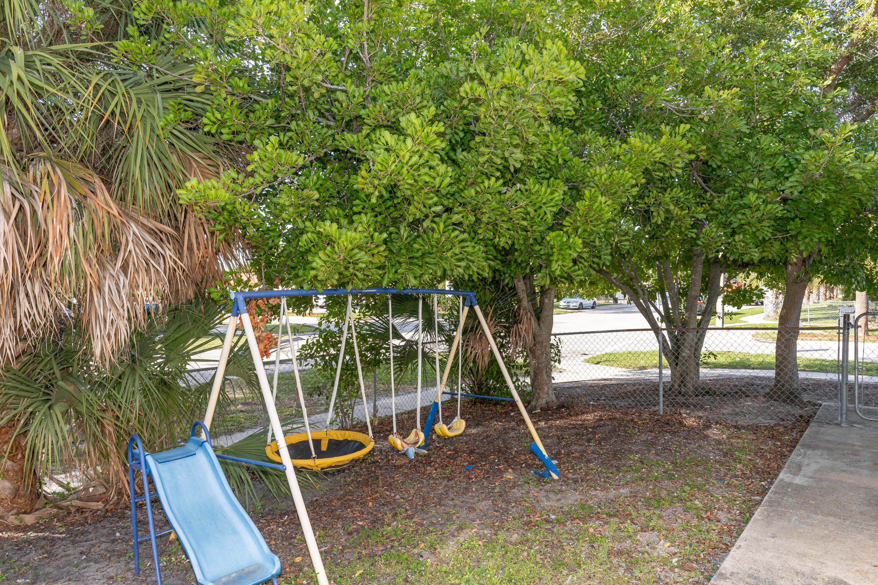 LAUDERDALE NORTH PARK SEC 3 - Residential Lease