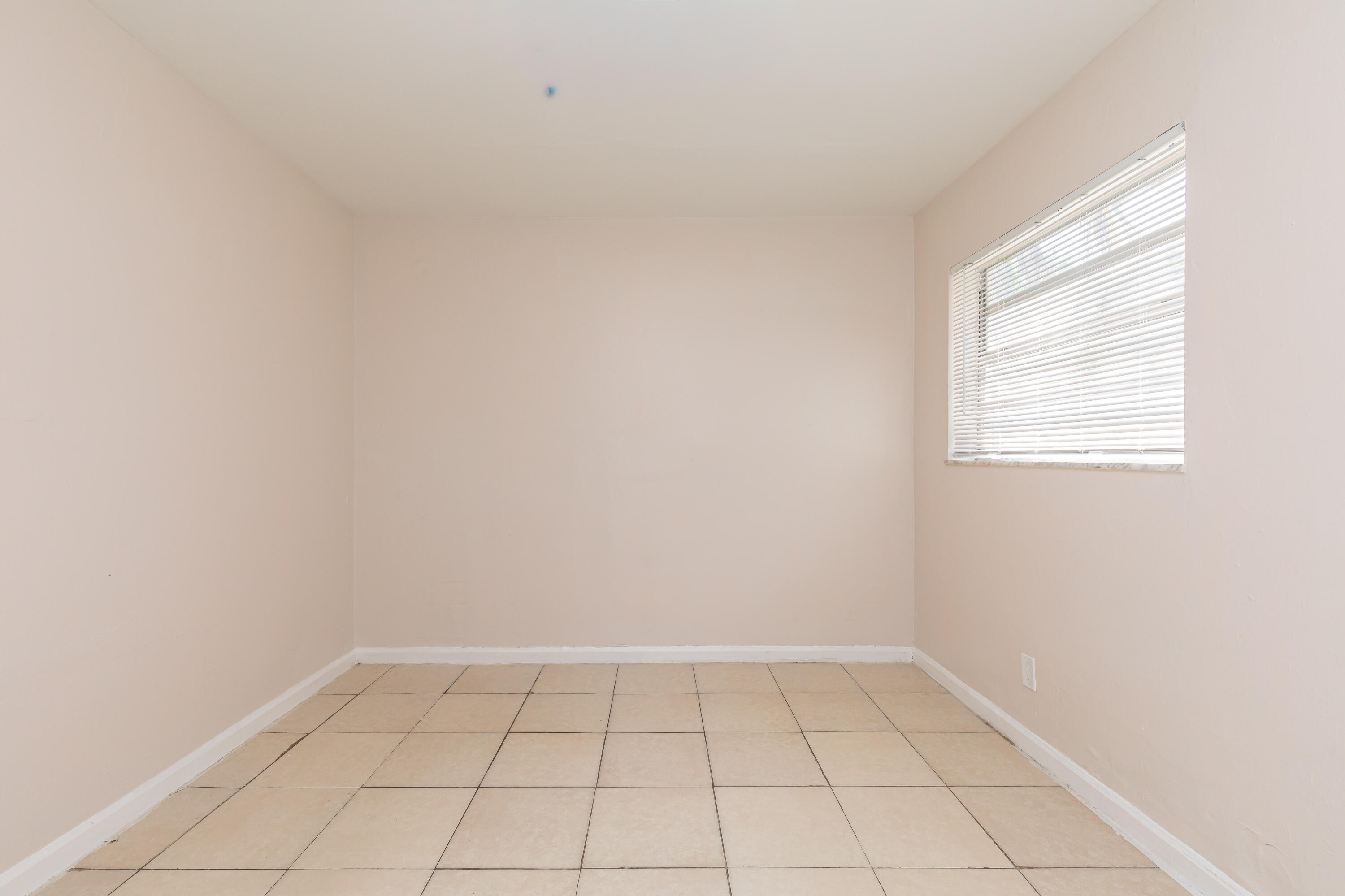 LAUDERDALE NORTH PARK SEC 3 - Residential Lease