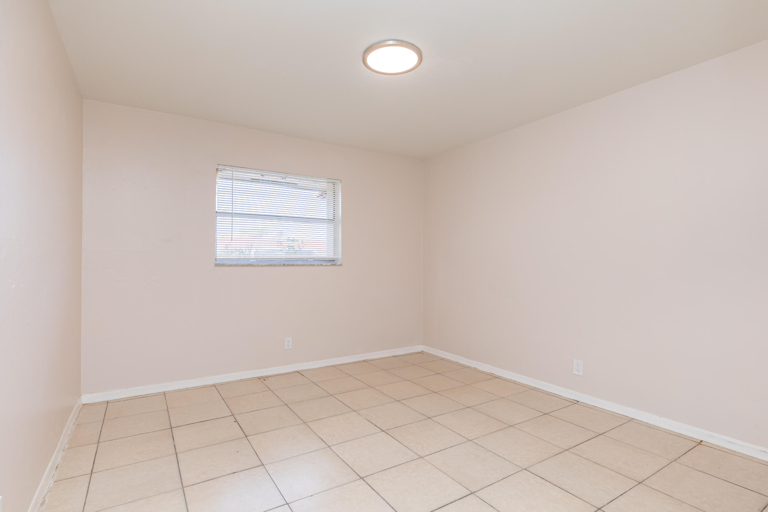 LAUDERDALE NORTH PARK SEC 3 - Residential Lease