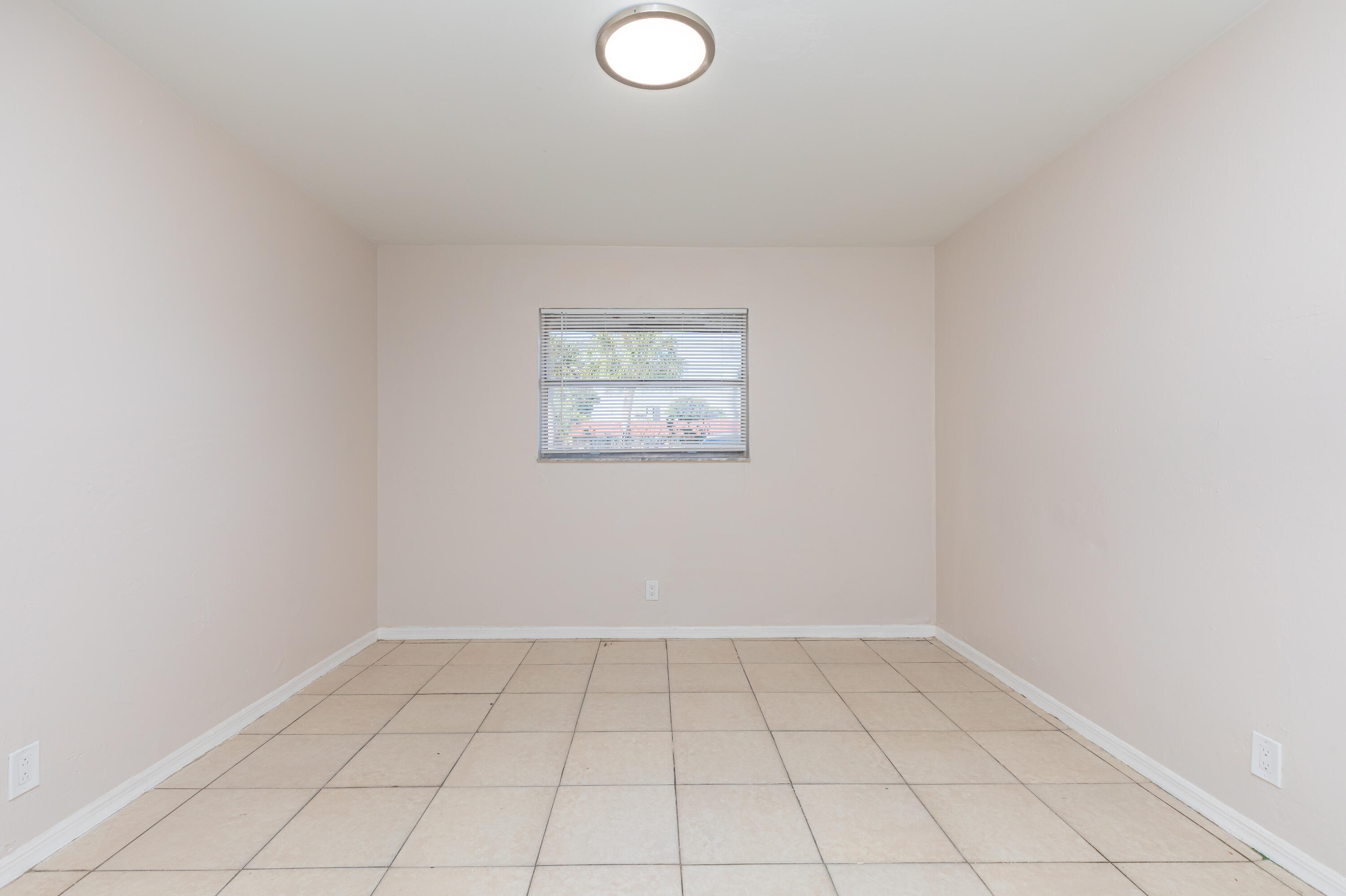 LAUDERDALE NORTH PARK SEC 3 - Residential Lease