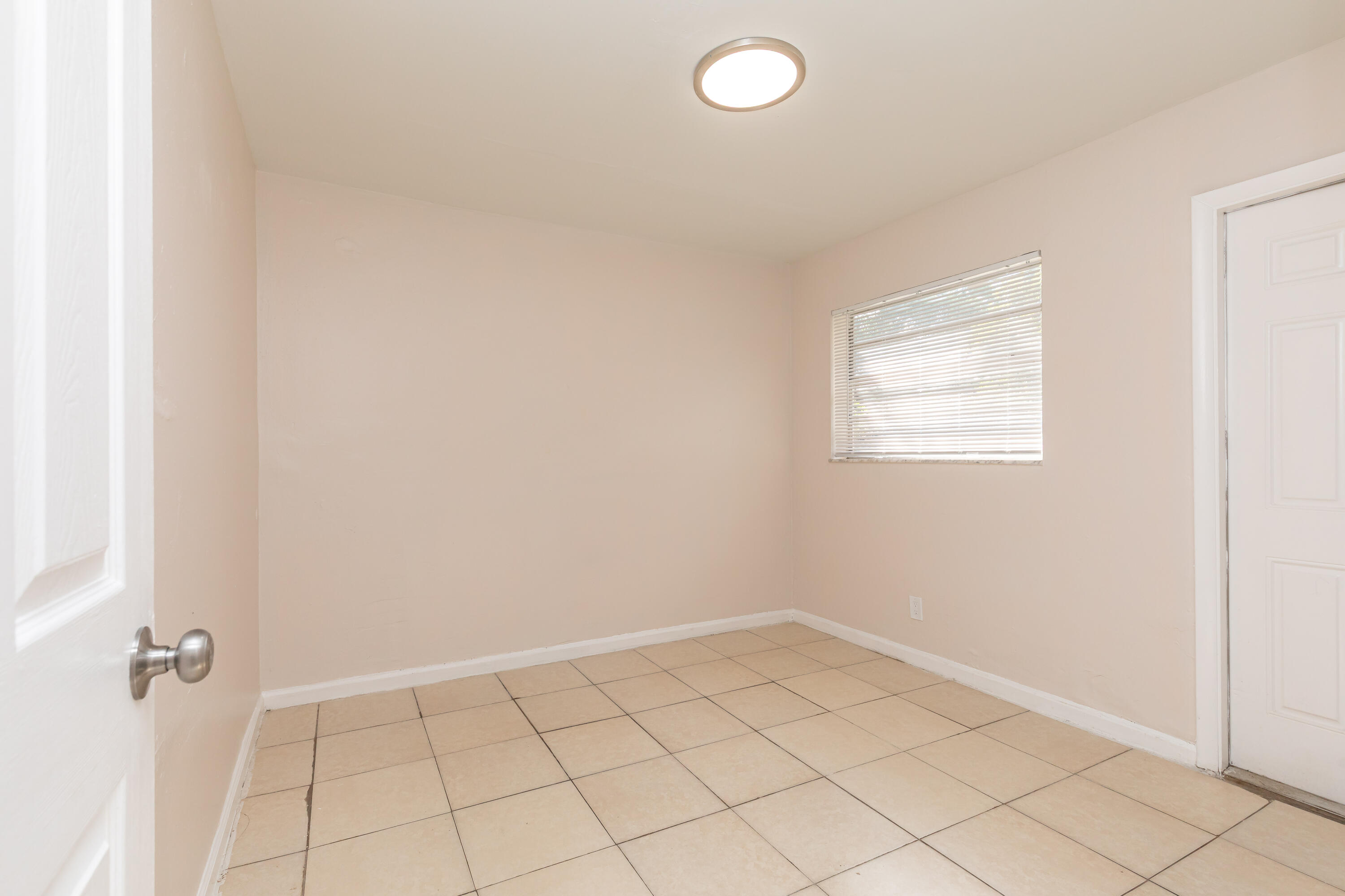 LAUDERDALE NORTH PARK SEC 3 - Residential Lease