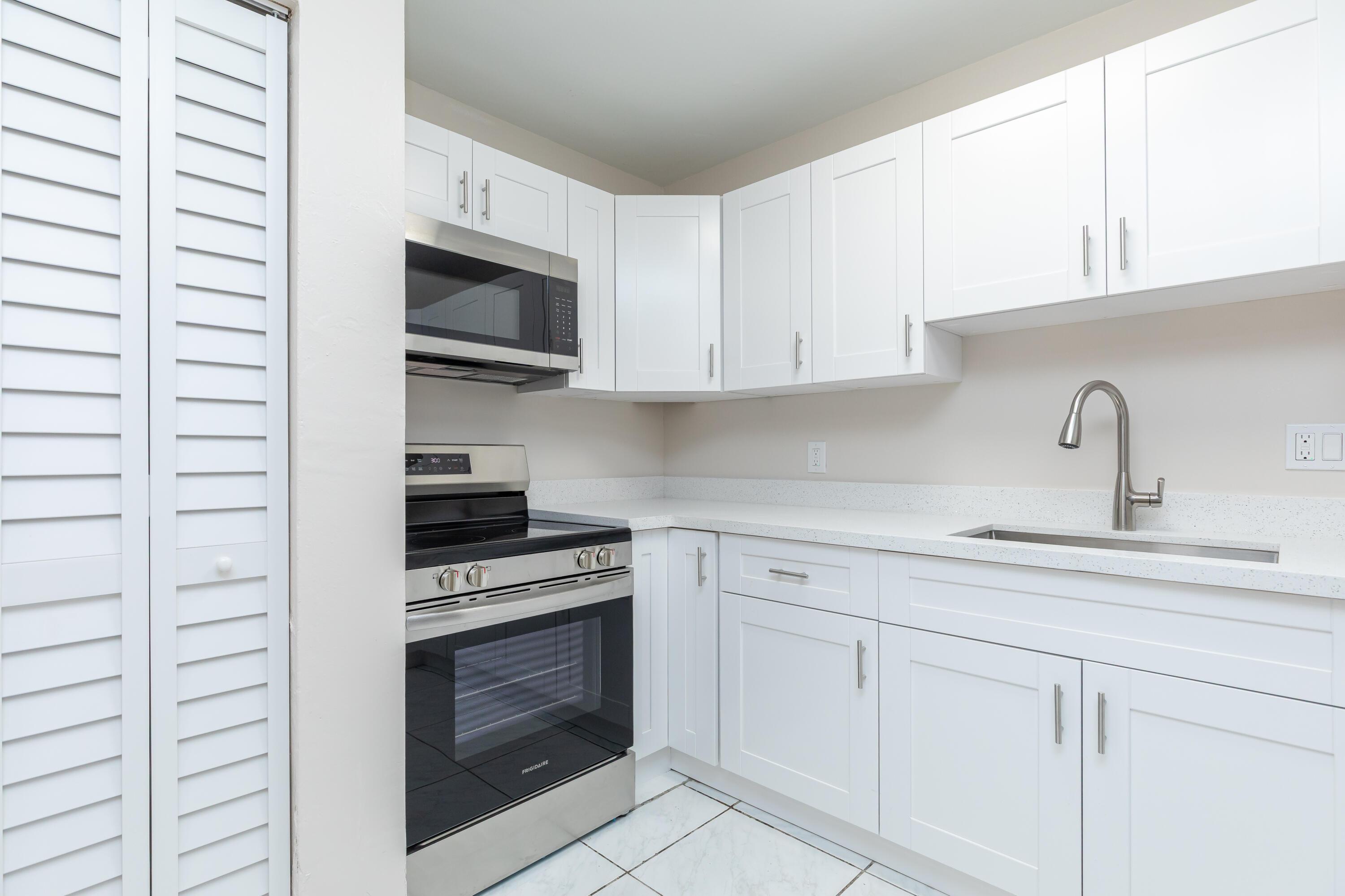 LAUDERDALE NORTH PARK SEC 3 - Residential Lease