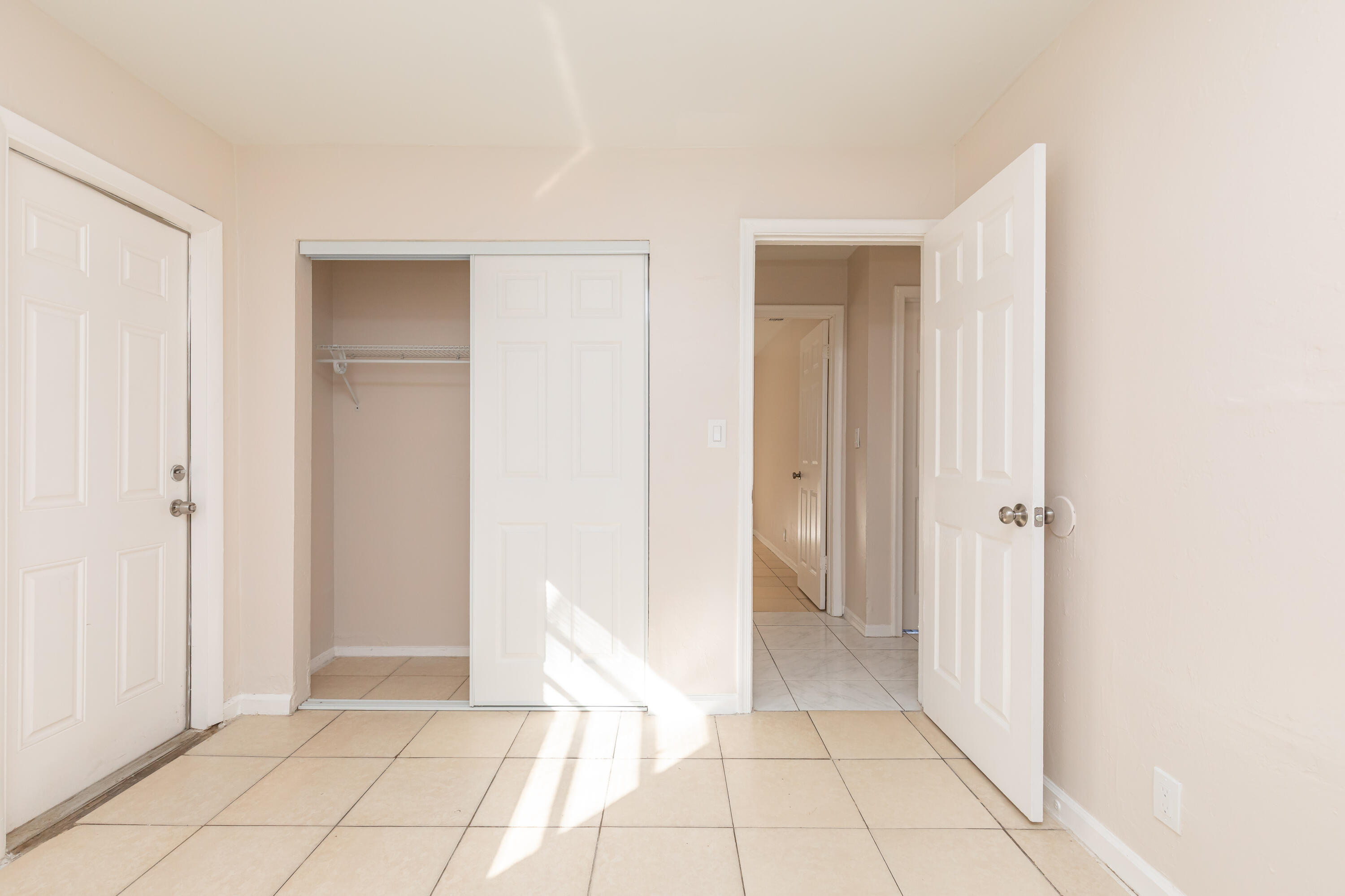 LAUDERDALE NORTH PARK SEC 3 - Residential Lease
