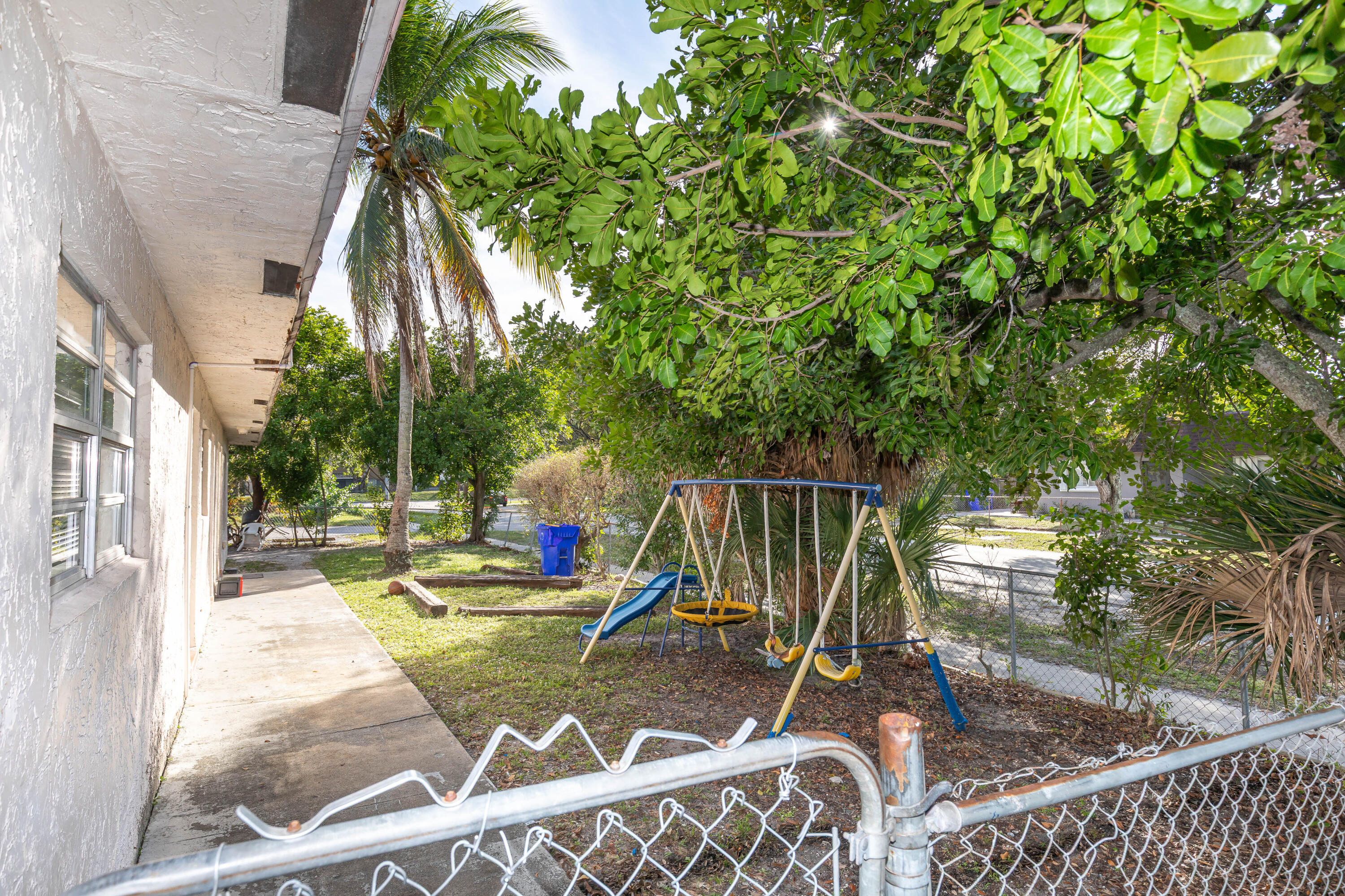 LAUDERDALE NORTH PARK SEC 3 - Residential Lease