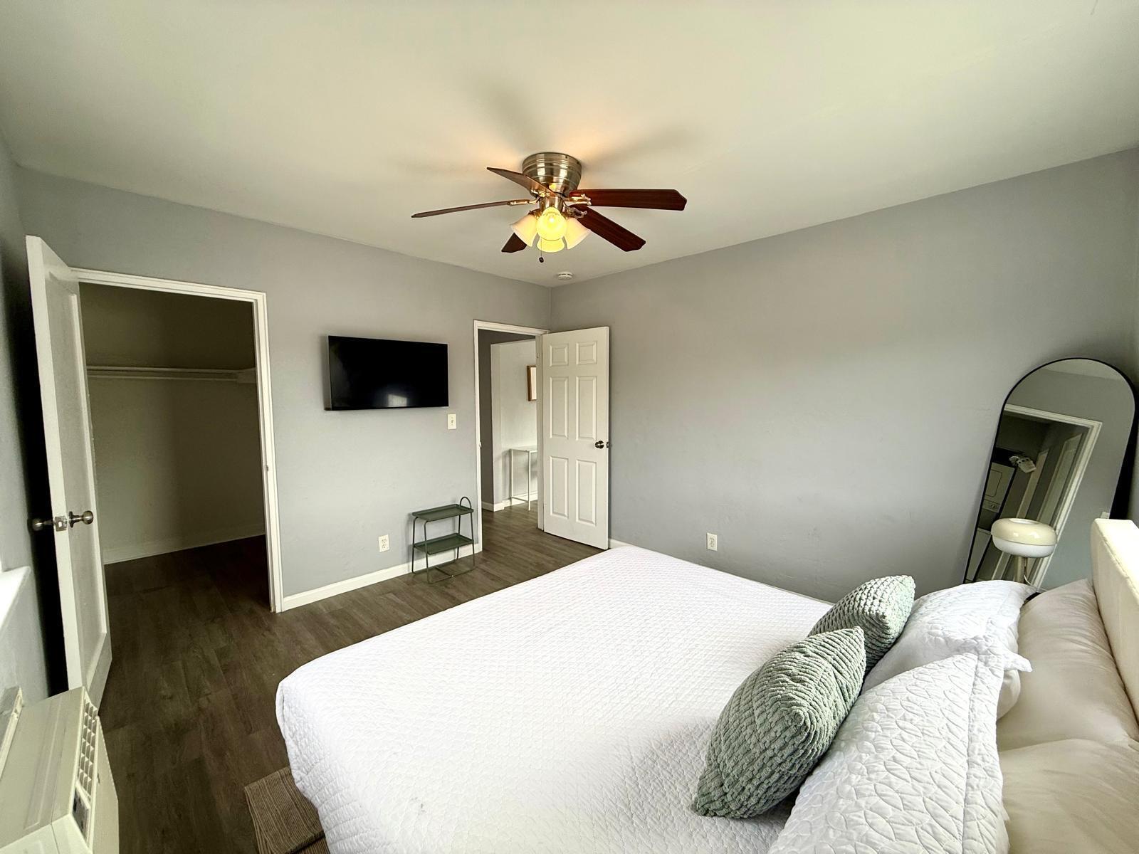 ESTATES OF SOUTH PALM BEACH ADD 1 - Residential Lease