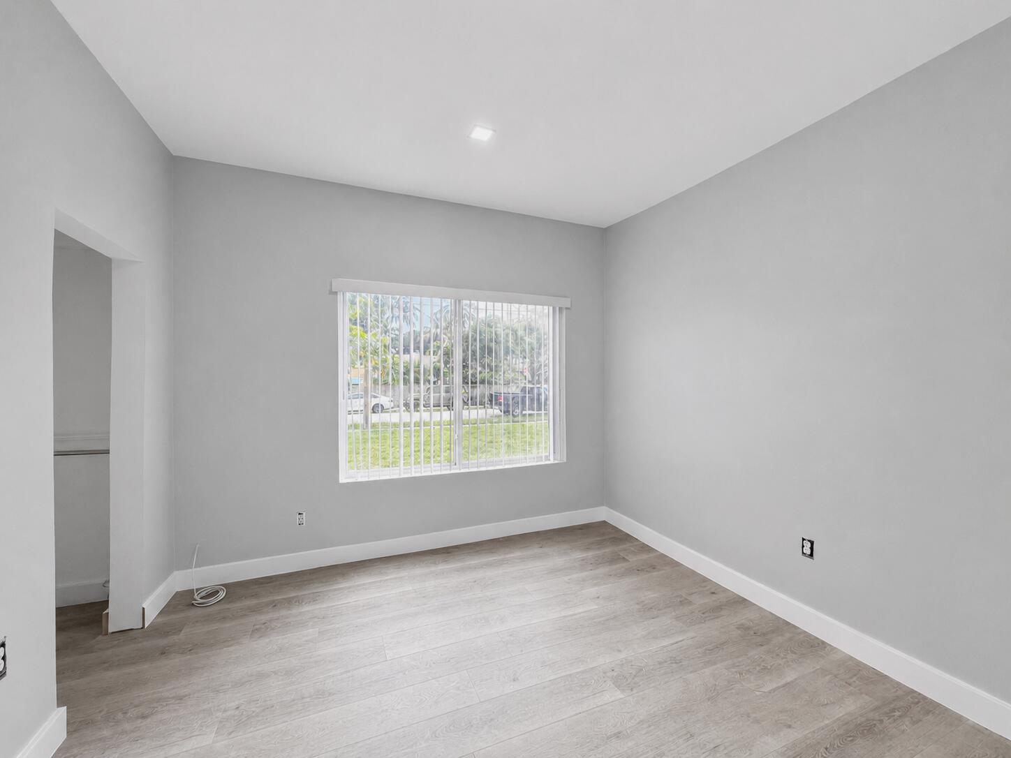 HOLLYWOOD - Residential Lease