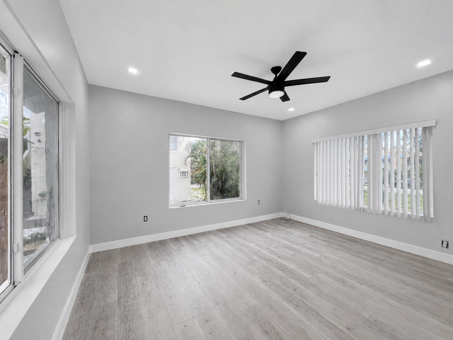 HOLLYWOOD - Residential Lease