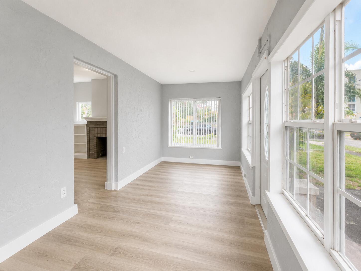 HOLLYWOOD - Residential Lease