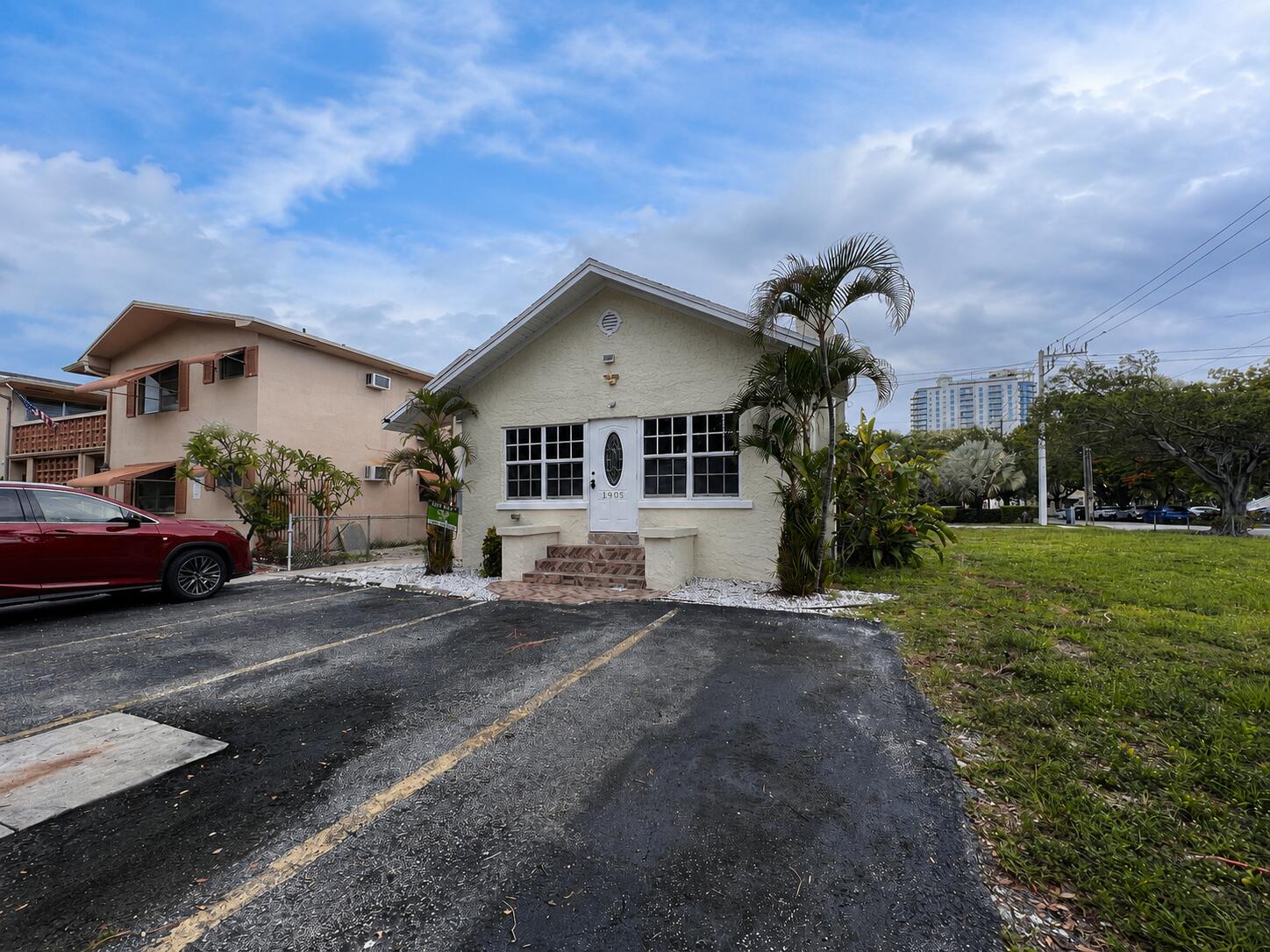 HOLLYWOOD - Residential Lease