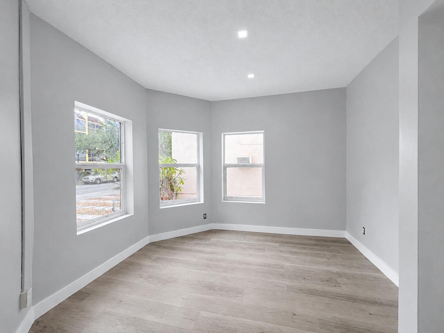 HOLLYWOOD - Residential Lease
