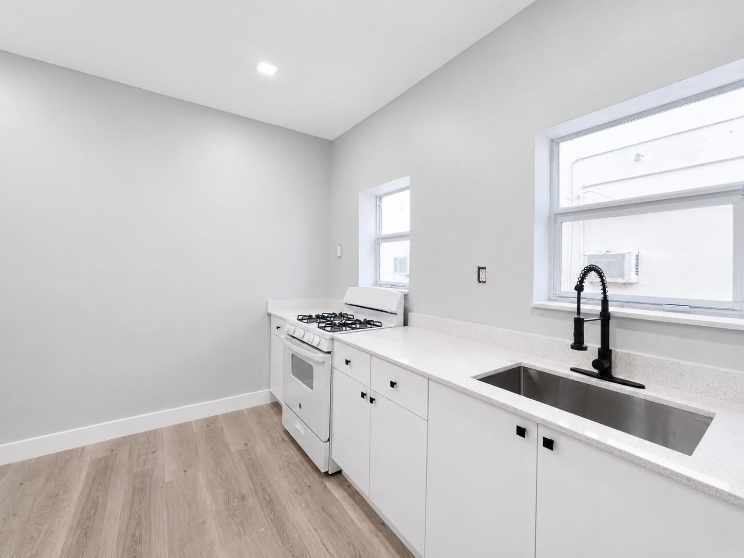 HOLLYWOOD - Residential Lease