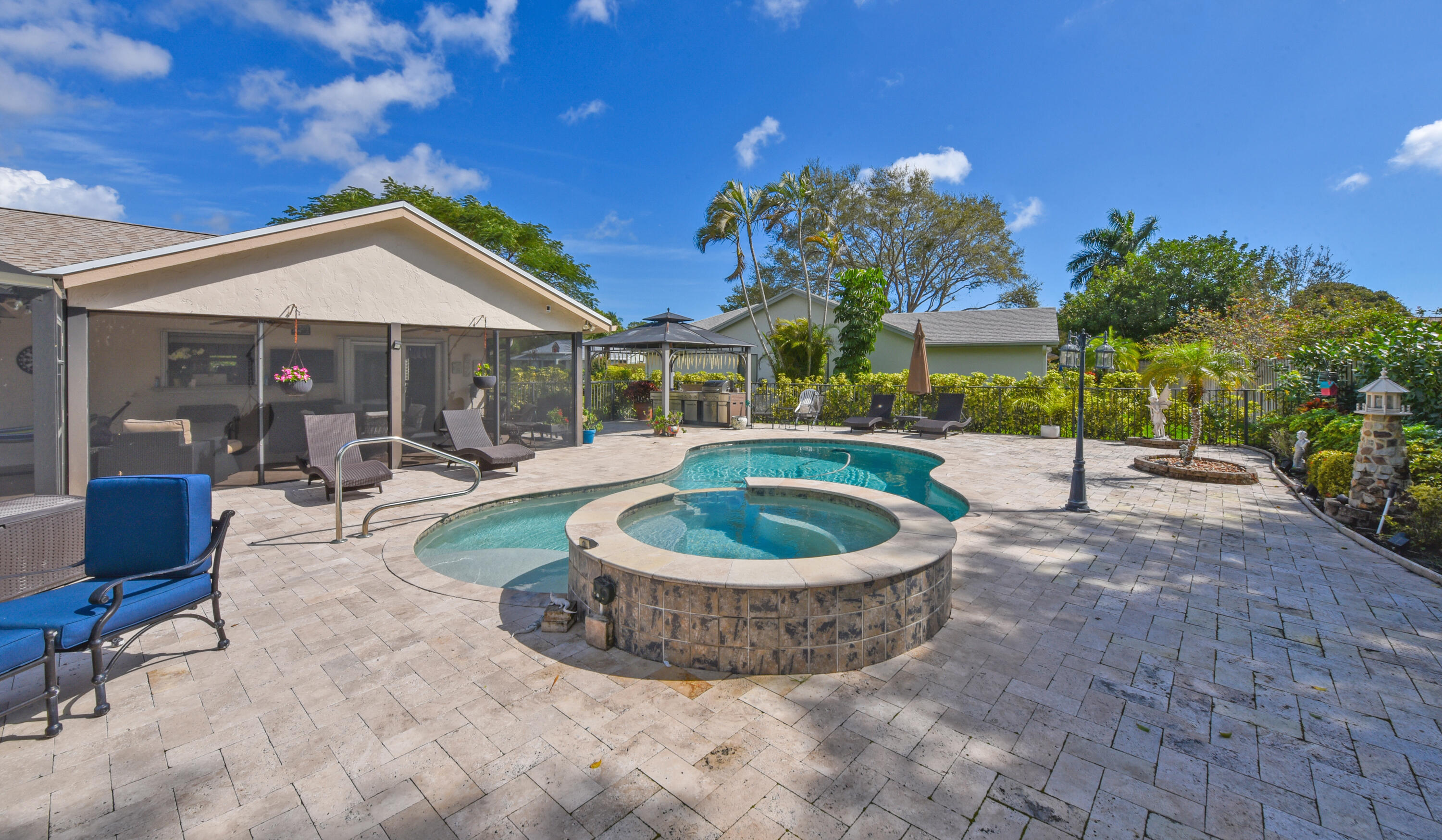 RAINBERRY ESTATES - Residential