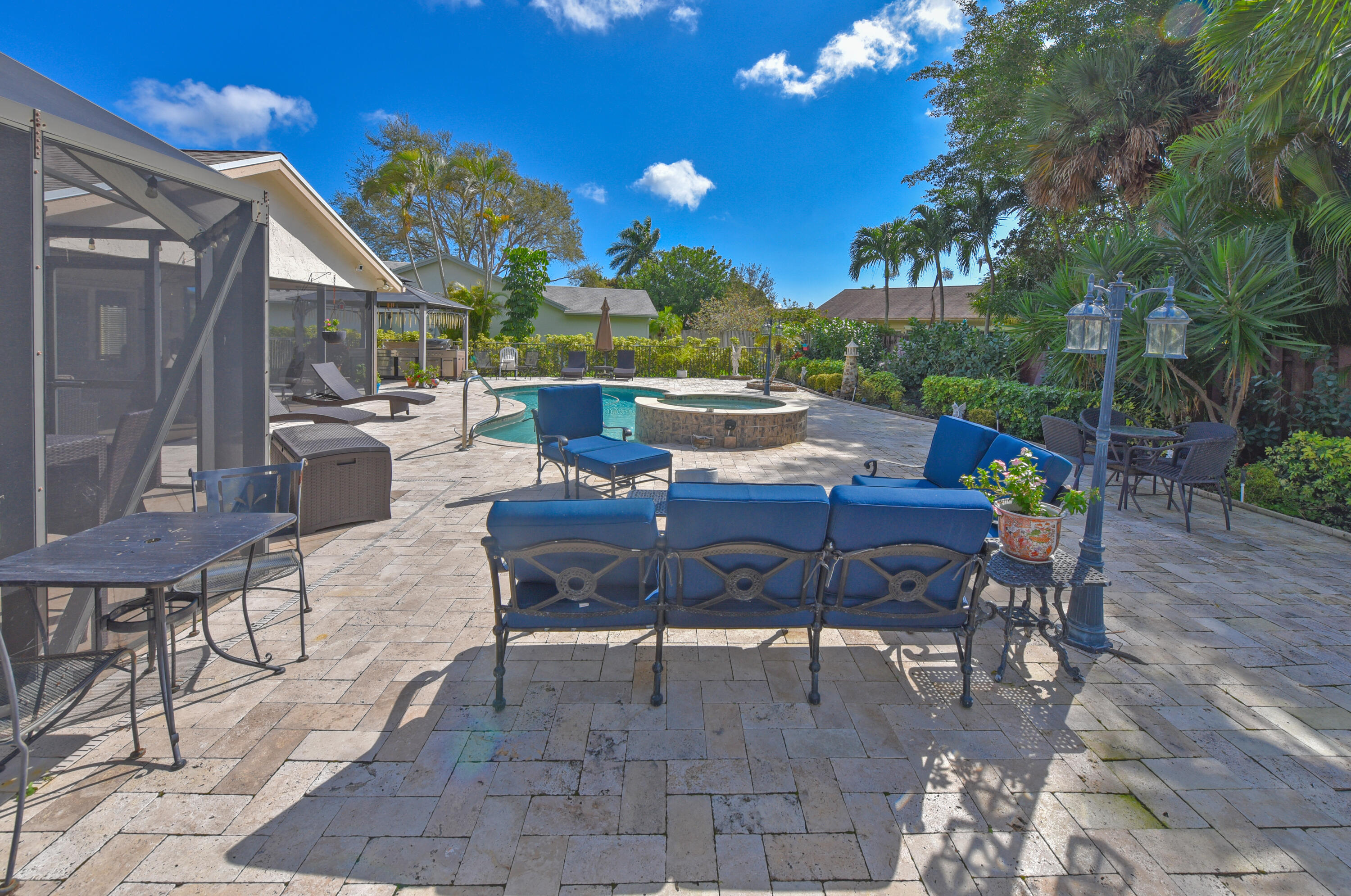 RAINBERRY ESTATES - Residential
