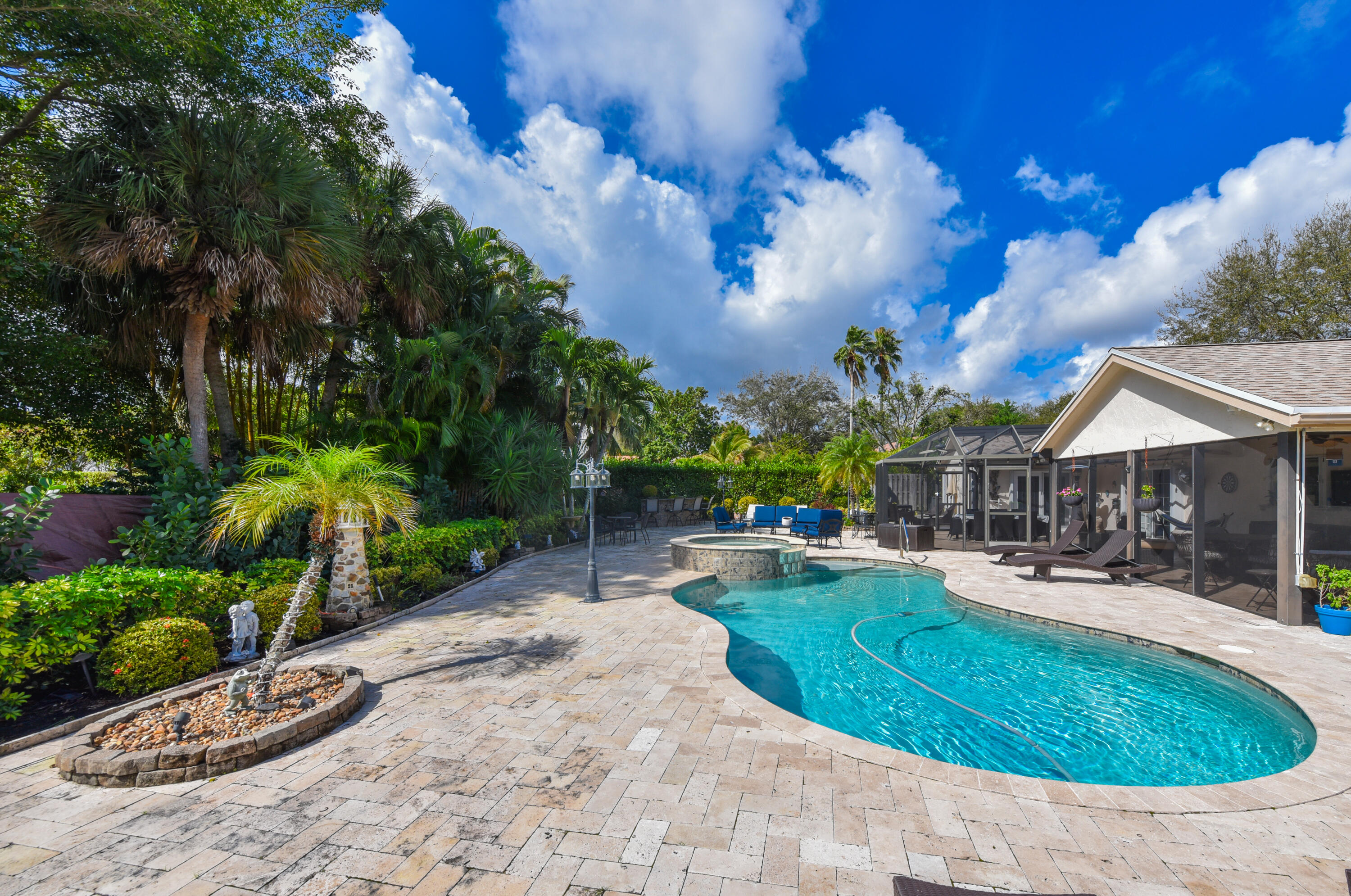 RAINBERRY ESTATES - Residential