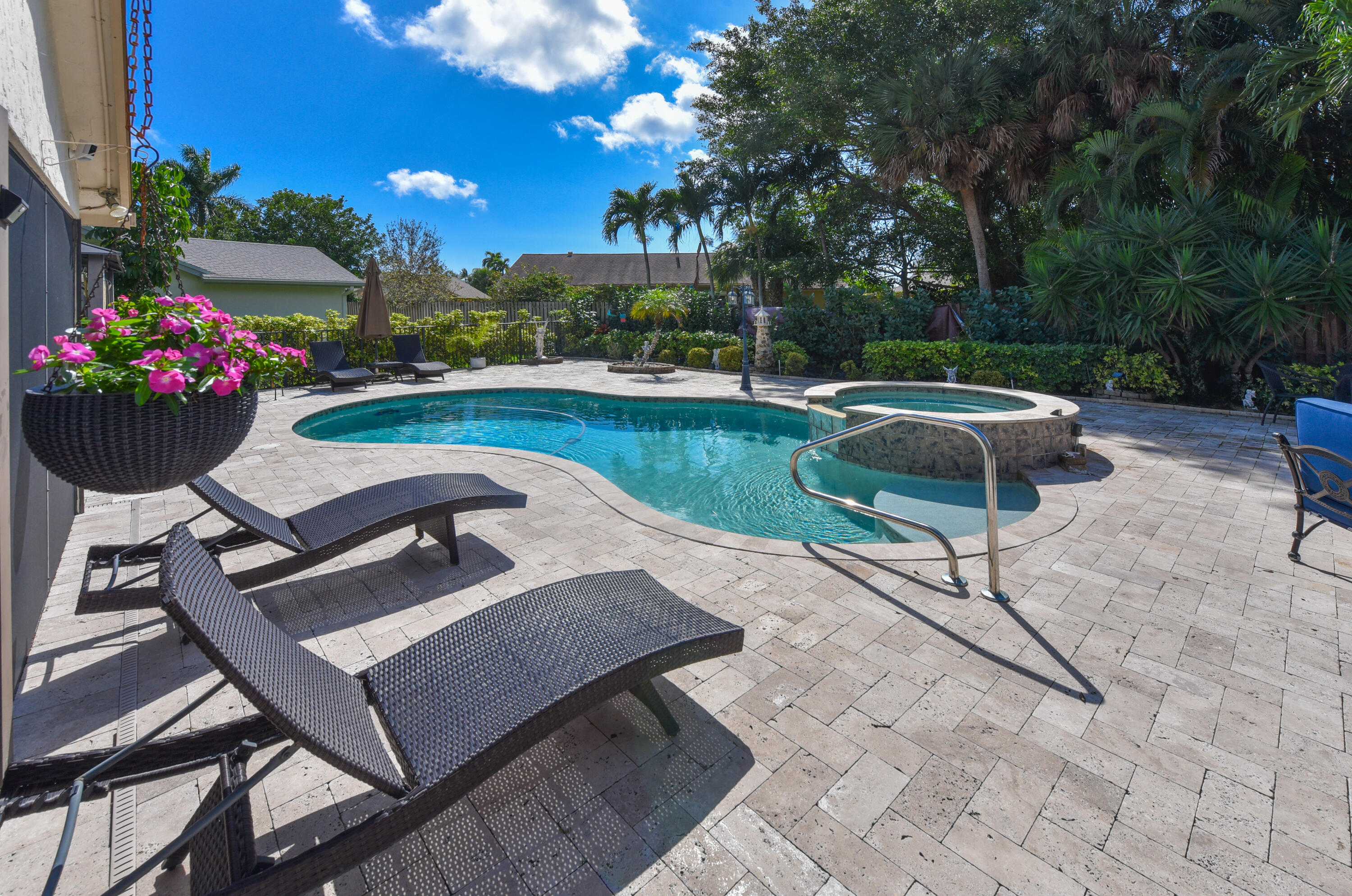 RAINBERRY ESTATES - Residential