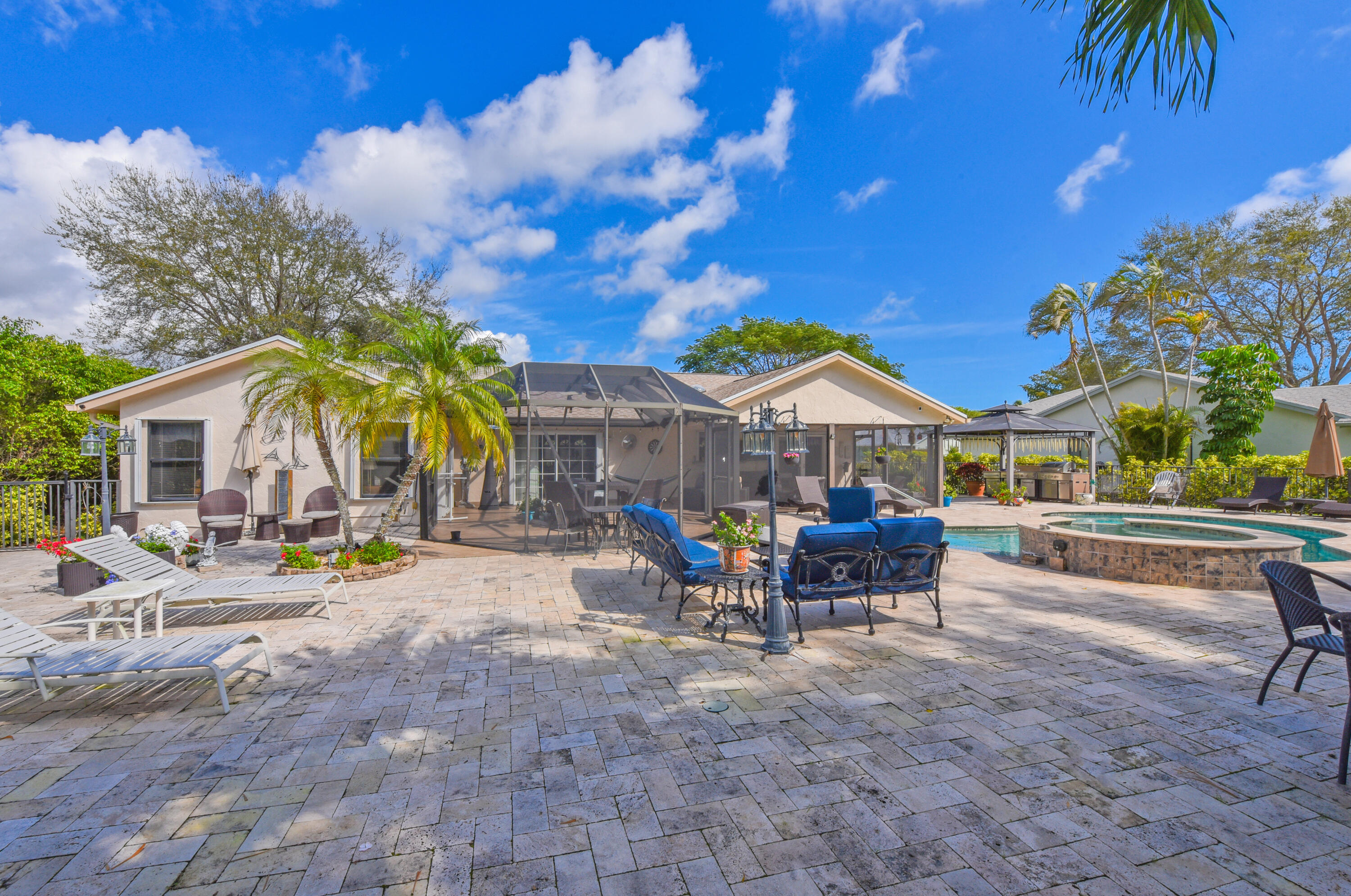 RAINBERRY ESTATES - Residential