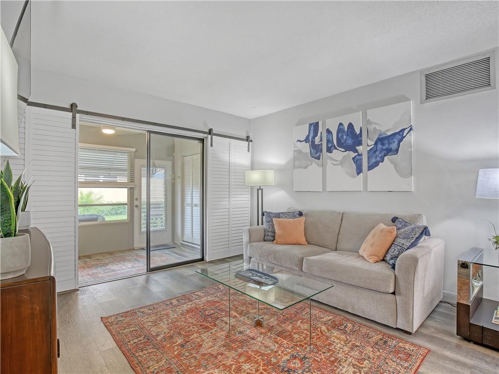 VILLAGE ROYALE CONDO 3 - Residential