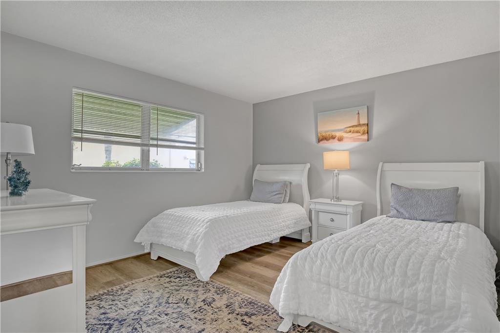 VILLAGE ROYALE CONDO 3 - Residential