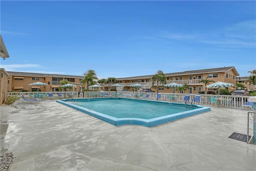VILLAGE ROYALE CONDO 3 - Residential