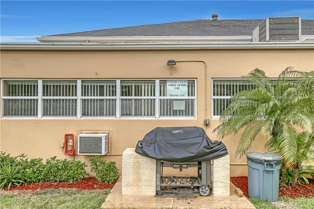 VILLAGE ROYALE CONDO 3 - Residential