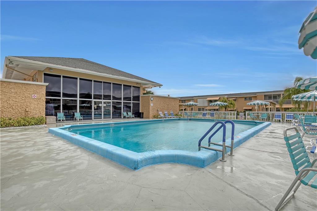VILLAGE ROYALE CONDO 3 - Residential