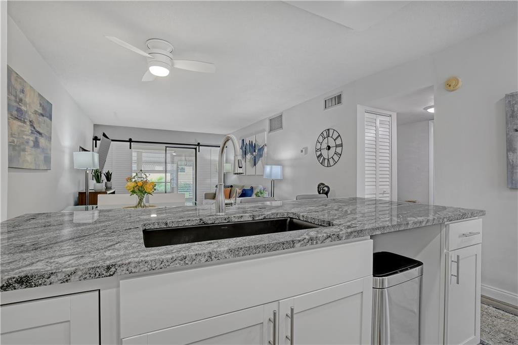 VILLAGE ROYALE CONDO 3 - Residential