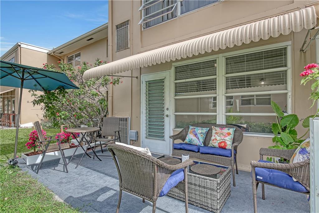 VILLAGE ROYALE CONDO 3 - Residential