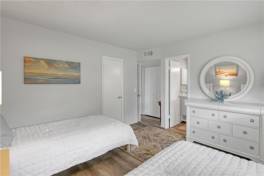 VILLAGE ROYALE CONDO 3 - Residential