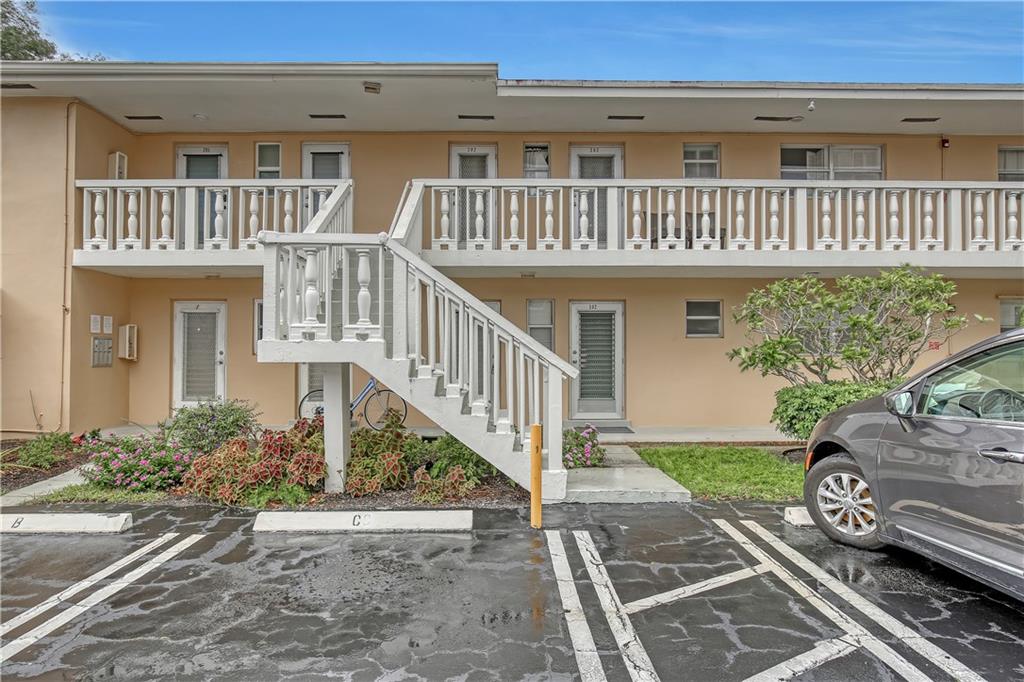 VILLAGE ROYALE CONDO 3 - Residential