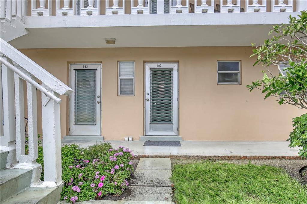 VILLAGE ROYALE CONDO 3 - Residential