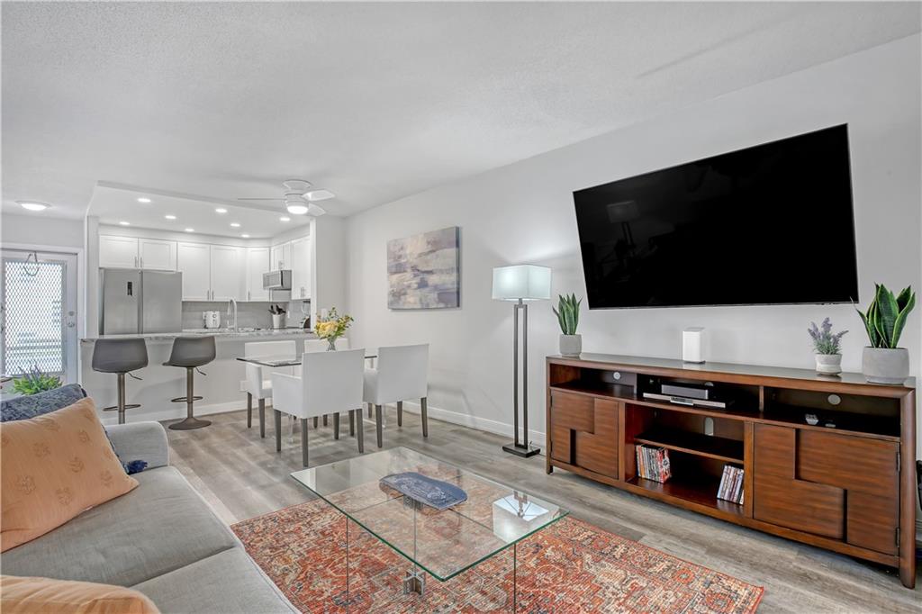 VILLAGE ROYALE CONDO 3 - Residential