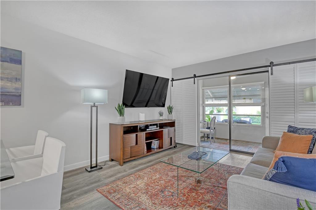 VILLAGE ROYALE CONDO 3 - Residential