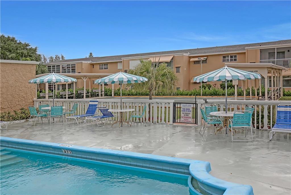 VILLAGE ROYALE CONDO 3 - Residential