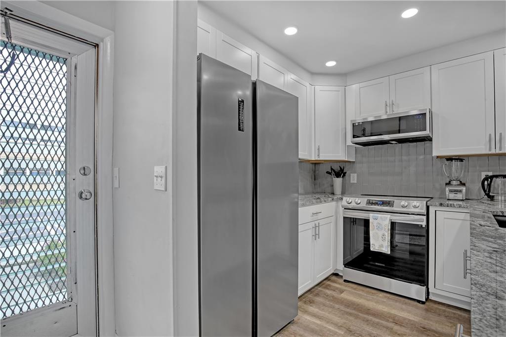 VILLAGE ROYALE CONDO 3 - Residential