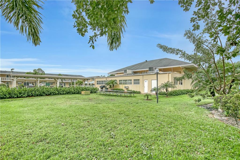 VILLAGE ROYALE CONDO 3 - Residential