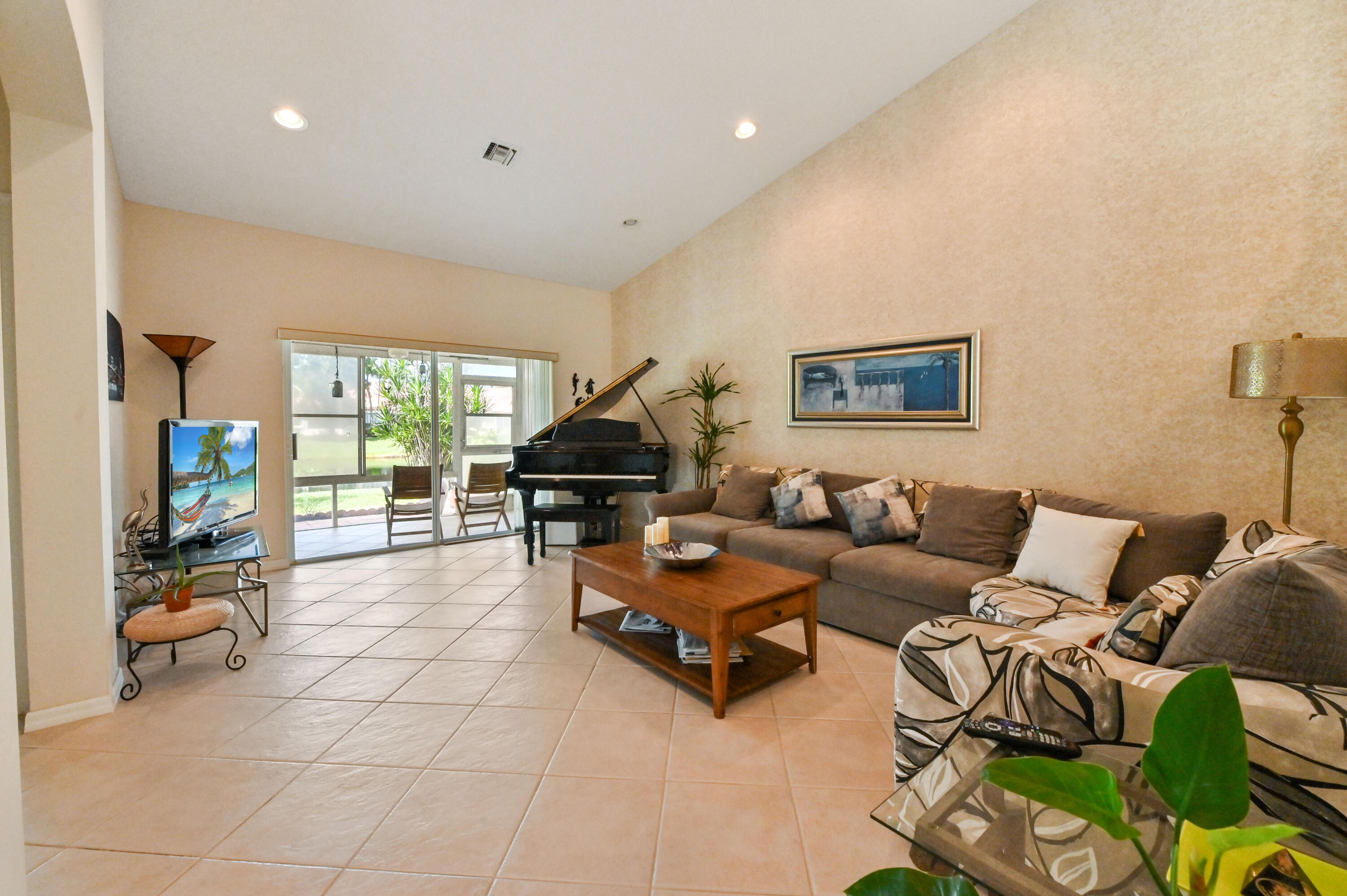 FLORAL LAKES 1 - Residential Lease