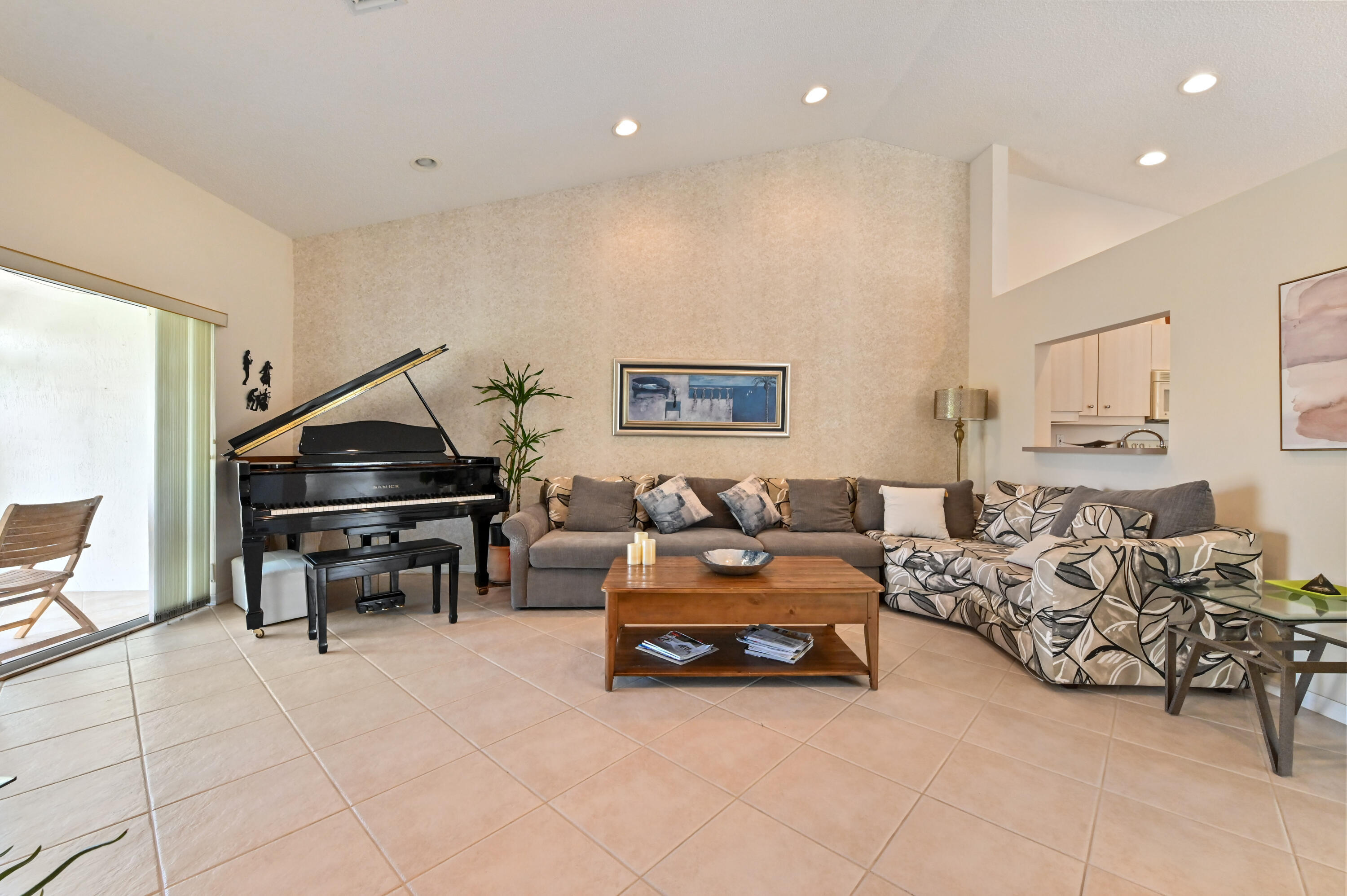 FLORAL LAKES 1 - Residential Lease
