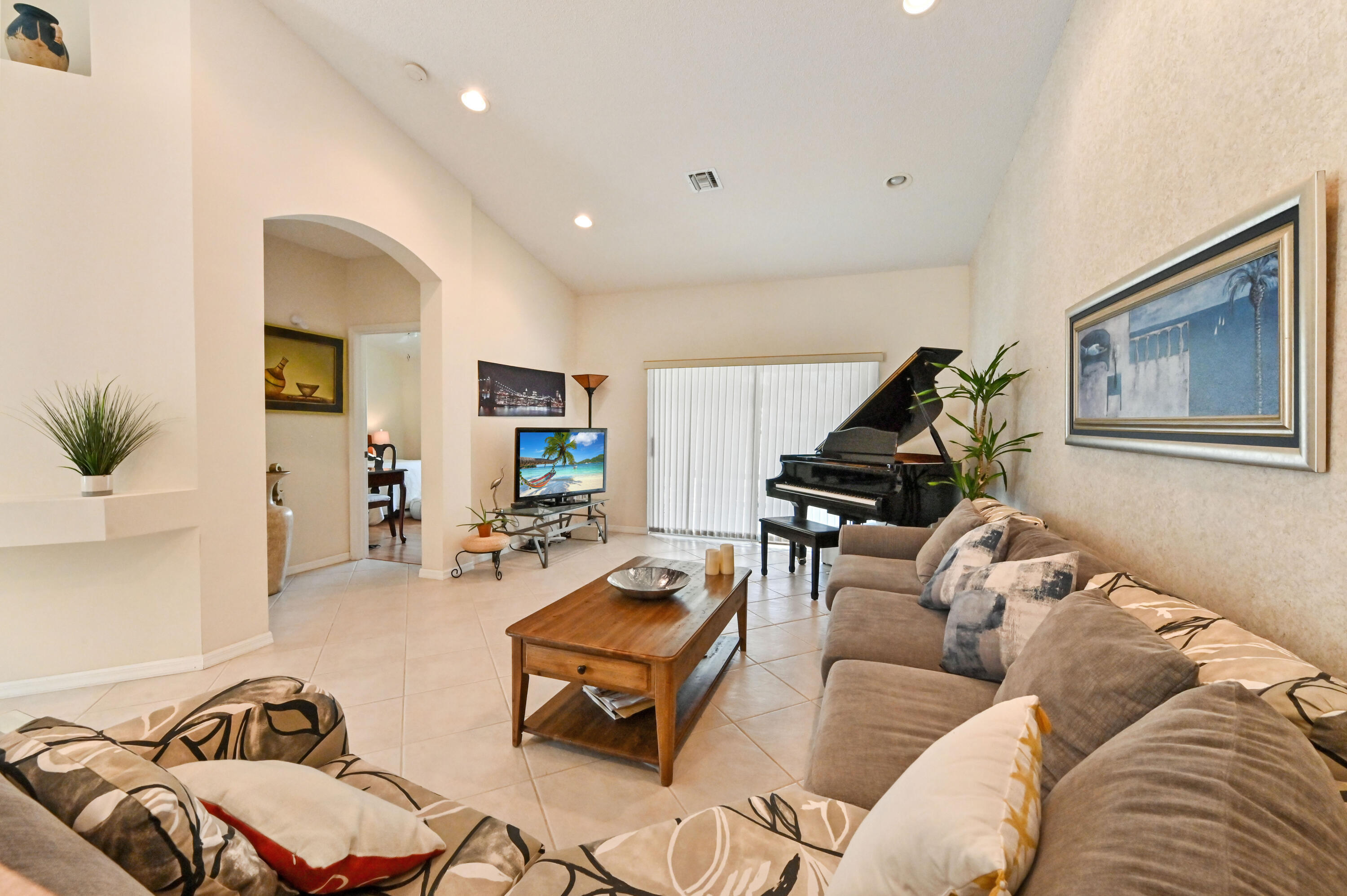 FLORAL LAKES 1 - Residential Lease