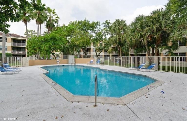 Coral Springs Estate - Residential